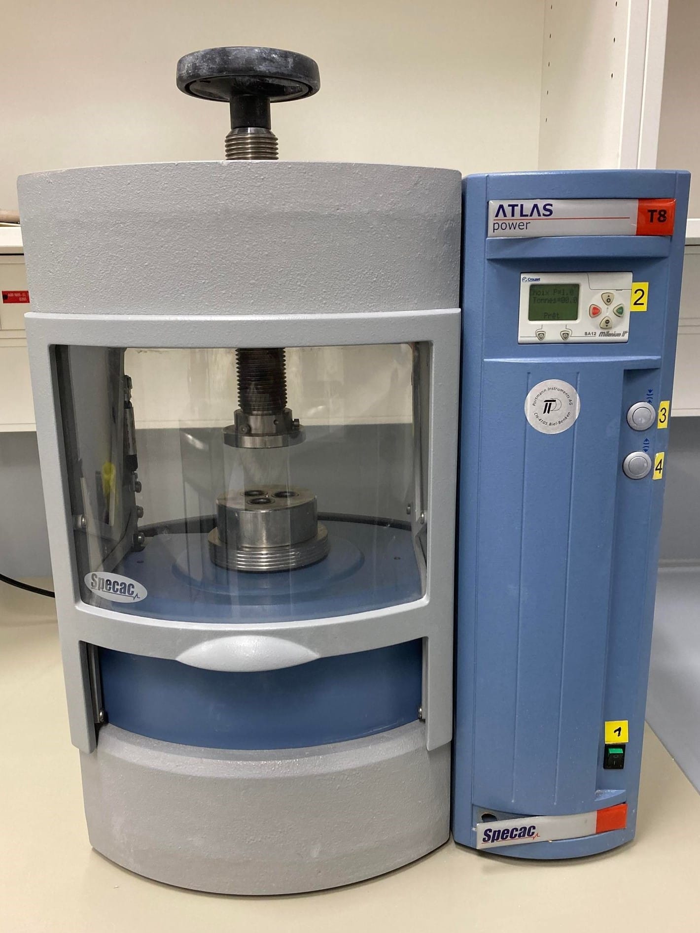 Specac atlas power T8 tableting machine.jpg